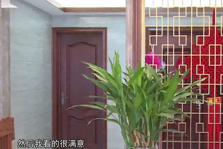 南京景楓法蘭谷業(yè)主談裝修感受：首先要感謝紅牛公司汪總他們，然后要感謝這個設(shè)計師啊，項目經(jīng)理啊，和參加我這個裝潢我這個房子的工作人員，我很感謝他們，謝謝他們，裝的很漂亮。
