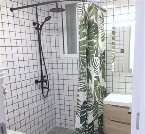 衛(wèi)生間干濕分離用浴簾好嗎？花1分鐘了解一下