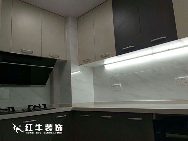 南京瑞鑫蘭庭竣工客戶看到紅牛裝修的效果，情不自禁地發(fā)出：“厲害了，我的家！”