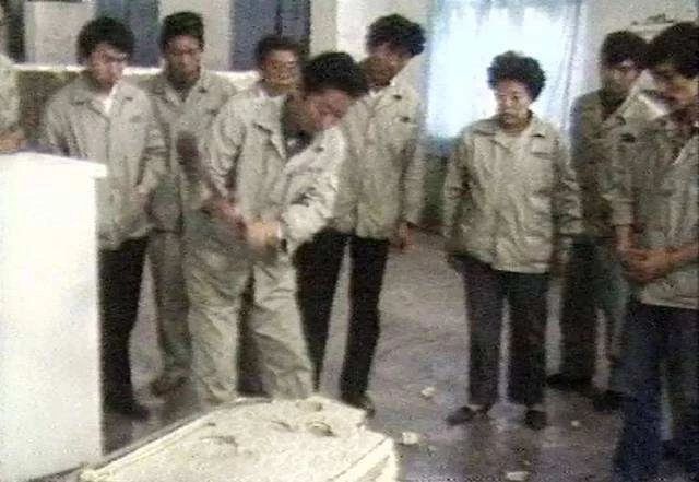 “不滿意就砸掉”，損失誰來承擔(dān)？