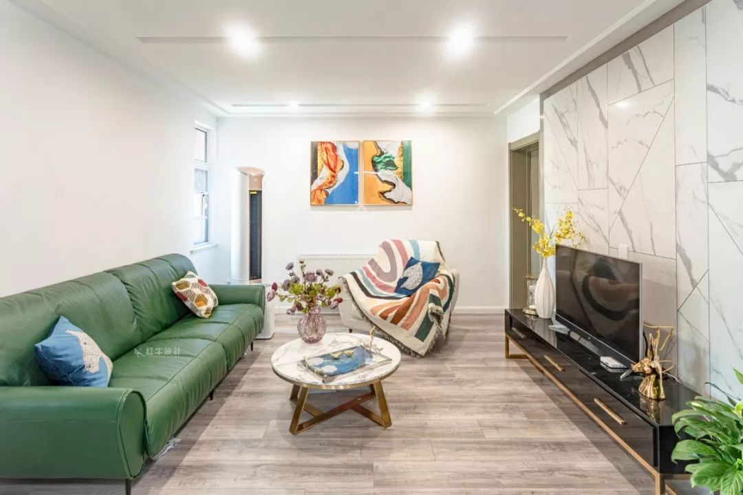 南京龍?bào)椿ㄔ?0㎡現(xiàn)代輕奢--老房升級(jí)改造，變身時(shí)尚精致家！03客廳改造