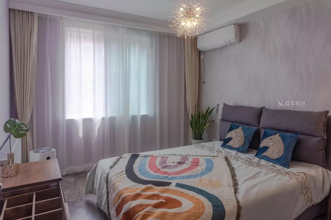 南京龍?bào)椿ㄔ?0㎡現(xiàn)代輕奢--老房升級(jí)改造，變身時(shí)尚精致家！14臥室改造