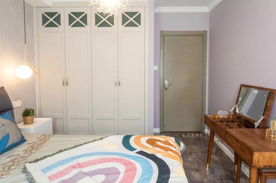 南京龍?bào)椿ㄔ?0㎡現(xiàn)代輕奢--老房升級(jí)改造，變身時(shí)尚精致家！16臥室改造