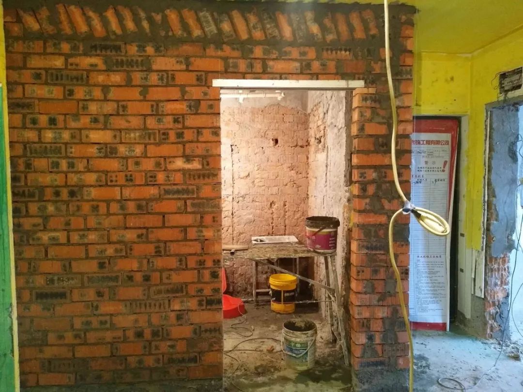 南京龍?bào)椿ㄔ?0㎡現(xiàn)代輕奢--老房升級(jí)改造，變身時(shí)尚精致家！25拆砌工程