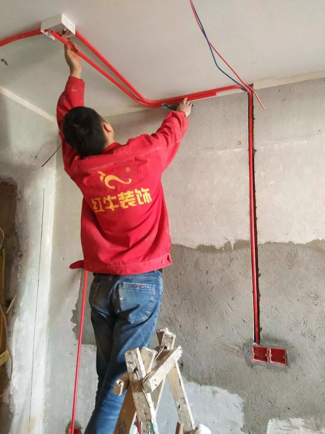 南京龍?bào)椿ㄔ?0㎡現(xiàn)代輕奢--老房升級(jí)改造，變身時(shí)尚精致家！26水電施工