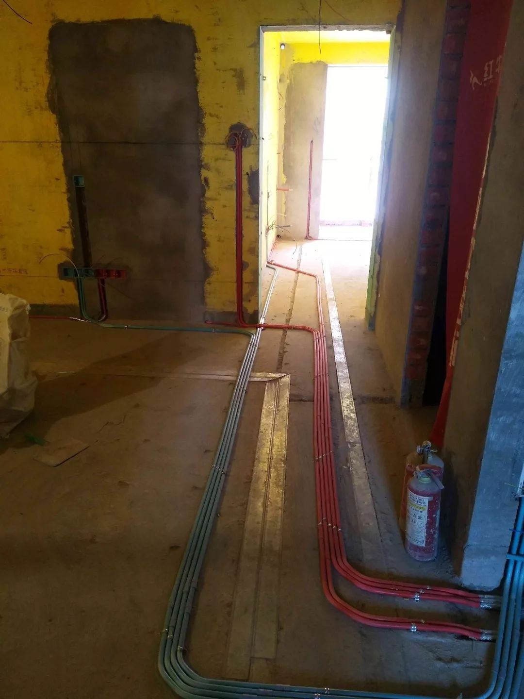 南京龍?bào)椿ㄔ?0㎡現(xiàn)代輕奢--老房升級(jí)改造，變身時(shí)尚精致家！27水電施工