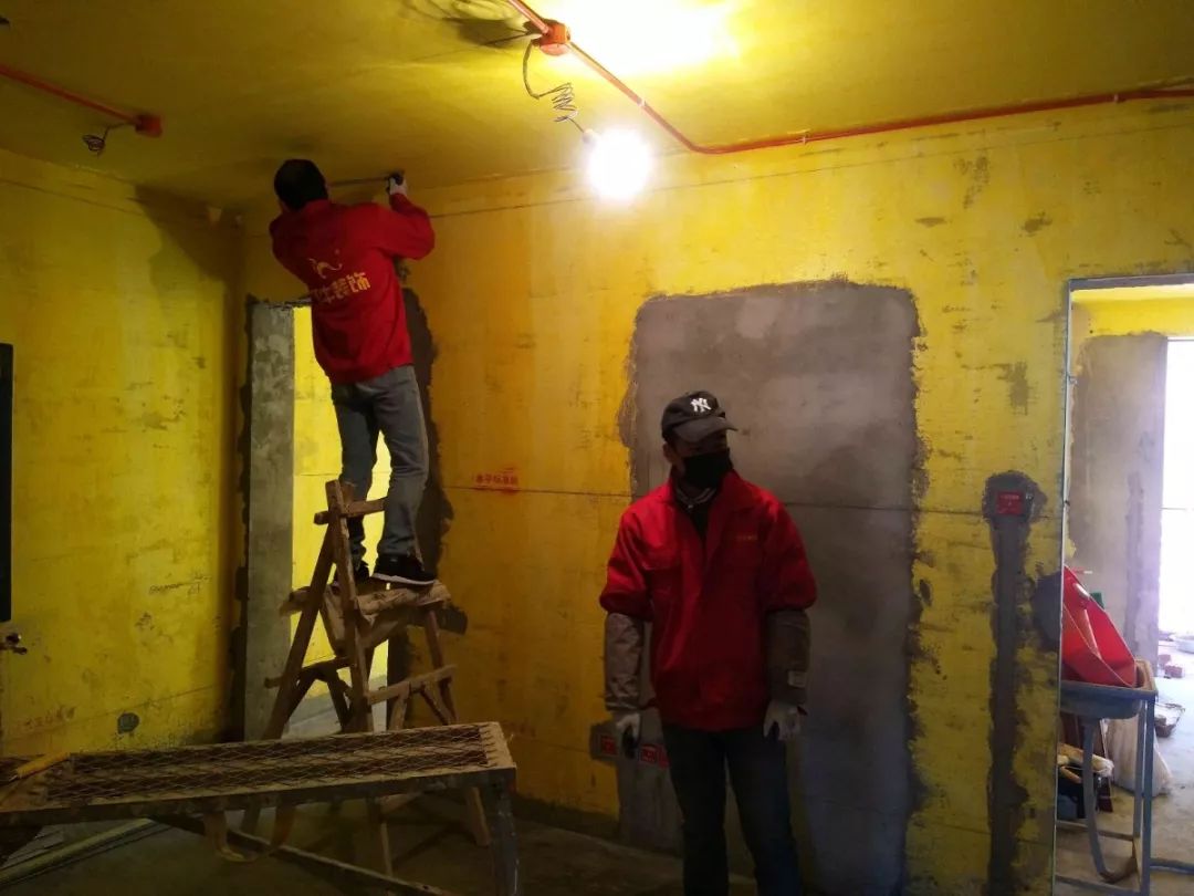 南京龍?bào)椿ㄔ?0㎡現(xiàn)代輕奢--老房升級(jí)改造，變身時(shí)尚精致家！30瓦木施工