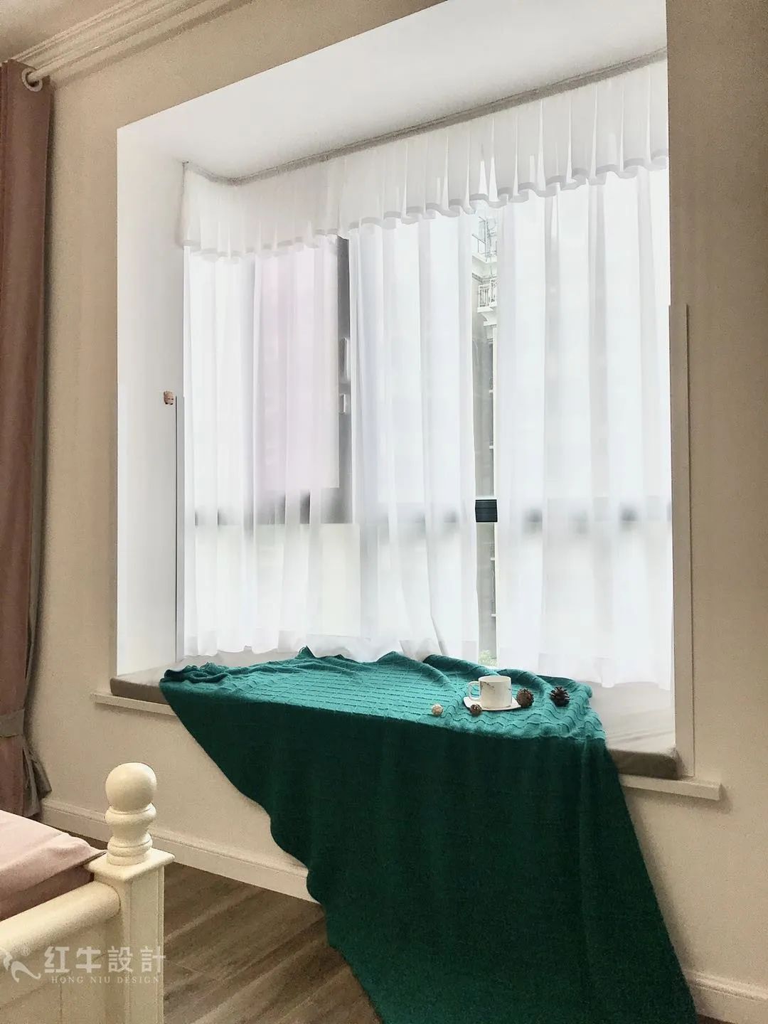 最美畢業(yè)照 ⑥--簡(jiǎn)美不一定是深色系，也可以這樣清爽哦！09飄窗