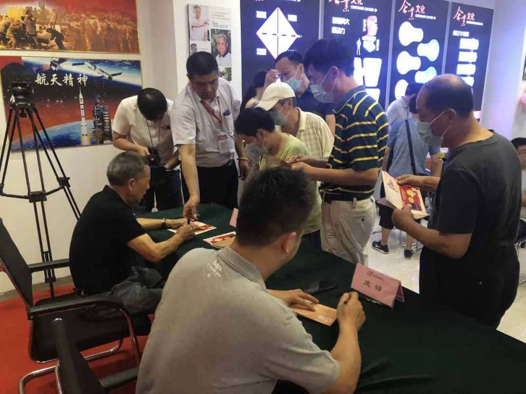 23周年 | 紅牛裝飾店慶“總裁簽售會(huì)”圓滿結(jié)束