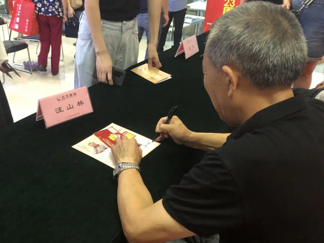 23周年 | 紅牛裝飾店慶“總裁簽售會(huì)”圓滿結(jié)束