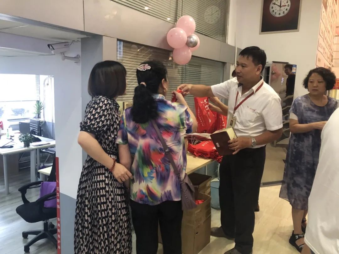 23周年 | 紅牛裝飾店慶“總裁簽售會(huì)”圓滿結(jié)束