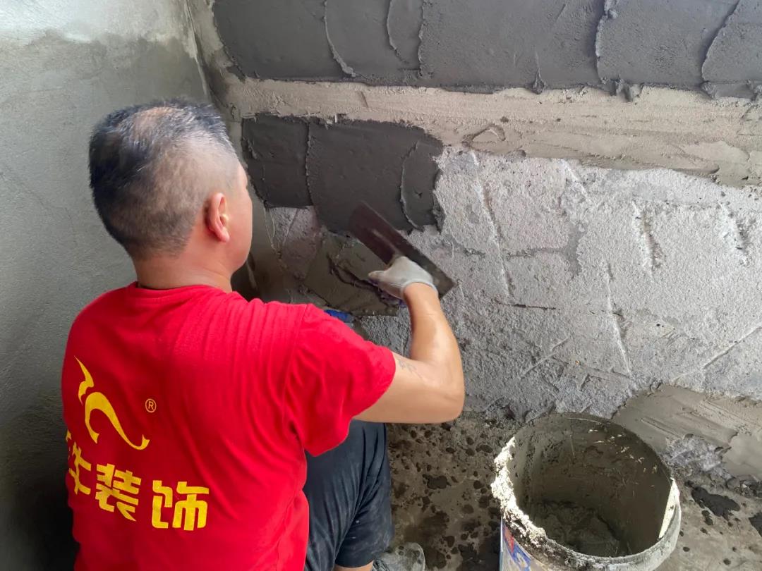 秉承匠心，品質(zhì)監(jiān)督！突擊紅牛水電、瓦工施工現(xiàn)場(chǎng)！