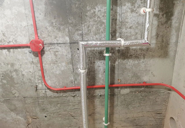 無體驗(yàn)不裝修！帶您直擊紅牛裝飾水電、防水施工現(xiàn)場(chǎng)！
