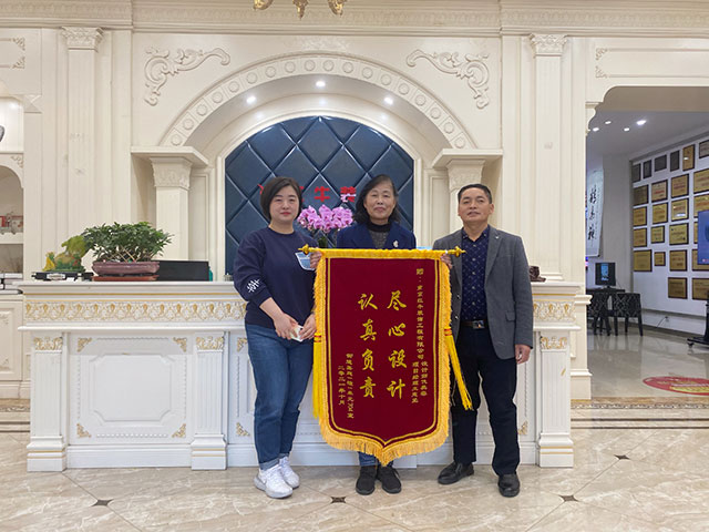 再收錦旗｜一面錦旗+一封超長感謝信，這背后究竟是怎樣的……