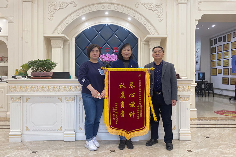 再收錦旗｜一面錦旗+一封超長感謝信，這背后究竟是怎樣的……