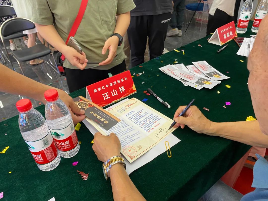 神秘大禮令人震驚！直擊紅牛裝飾25周年慶活動(dòng)現(xiàn)場(chǎng)，氣氛太火爆！