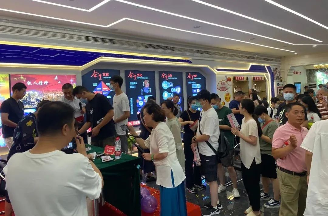 神秘大禮令人震驚！直擊紅牛裝飾25周年慶活動(dòng)現(xiàn)場(chǎng)，氣氛太火爆！