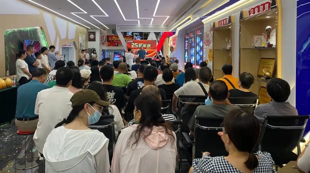 神秘大禮令人震驚！直擊紅牛裝飾25周年慶活動(dòng)現(xiàn)場(chǎng)，氣氛太火爆！