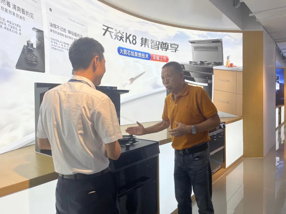 紅牛裝飾董事長老汪再次帶隊——實地參觀考察公司戰(zhàn)略合作品牌！