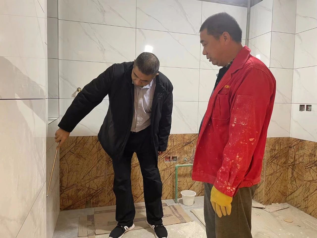 工地巡檢｜突擊地暖驗收現(xiàn)場，這個冬天，讓您家更溫暖、更安全！