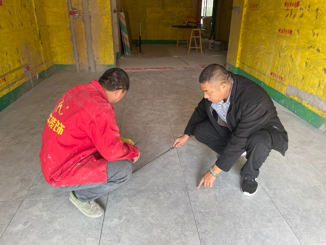 工地巡檢｜突擊地暖驗收現(xiàn)場，這個冬天，讓您家更溫暖、更安全！