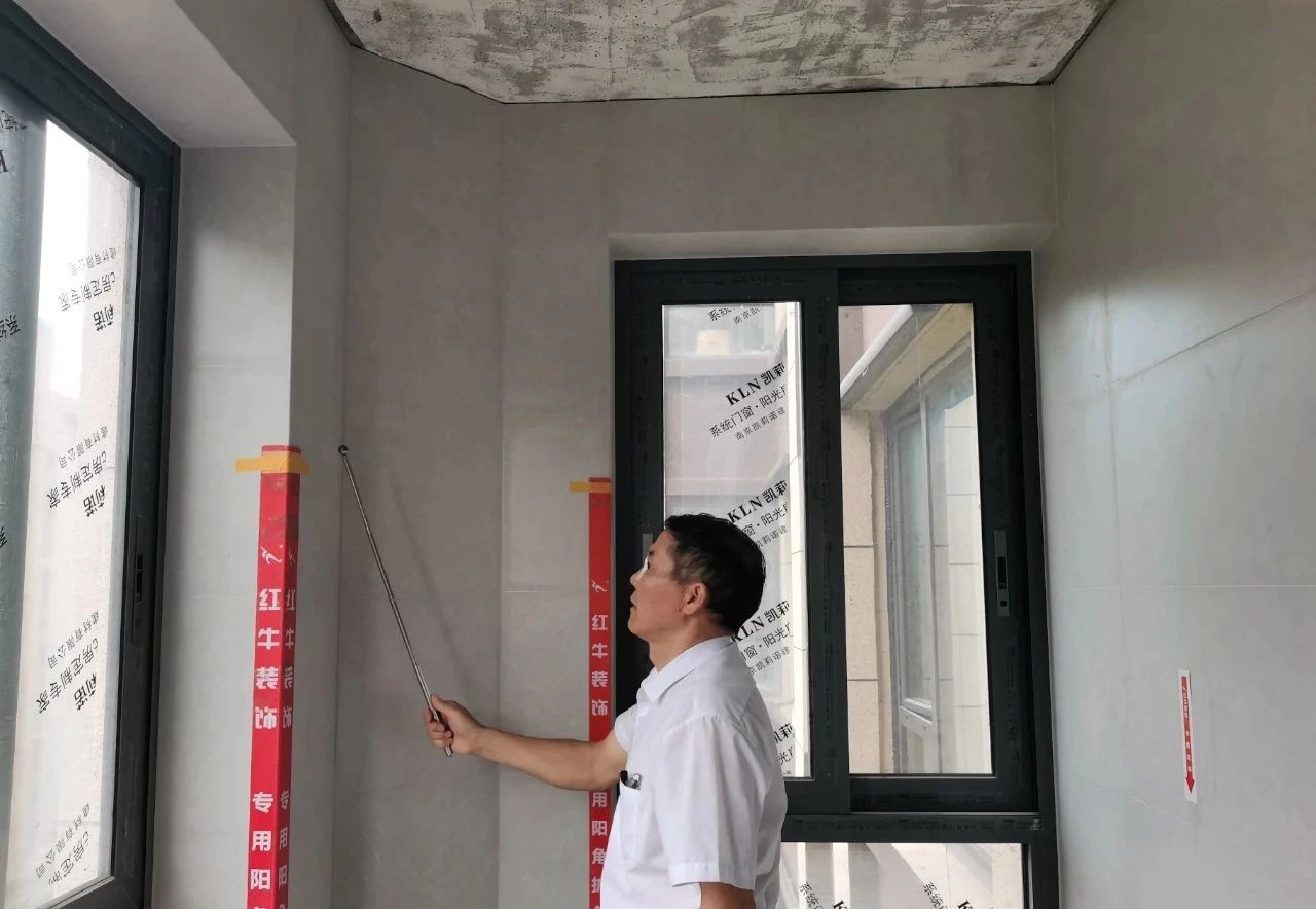 嚴控品質(zhì)，紅牛裝飾工程總監(jiān)→又雙叒叕帶隊去工地“找茬”了？！