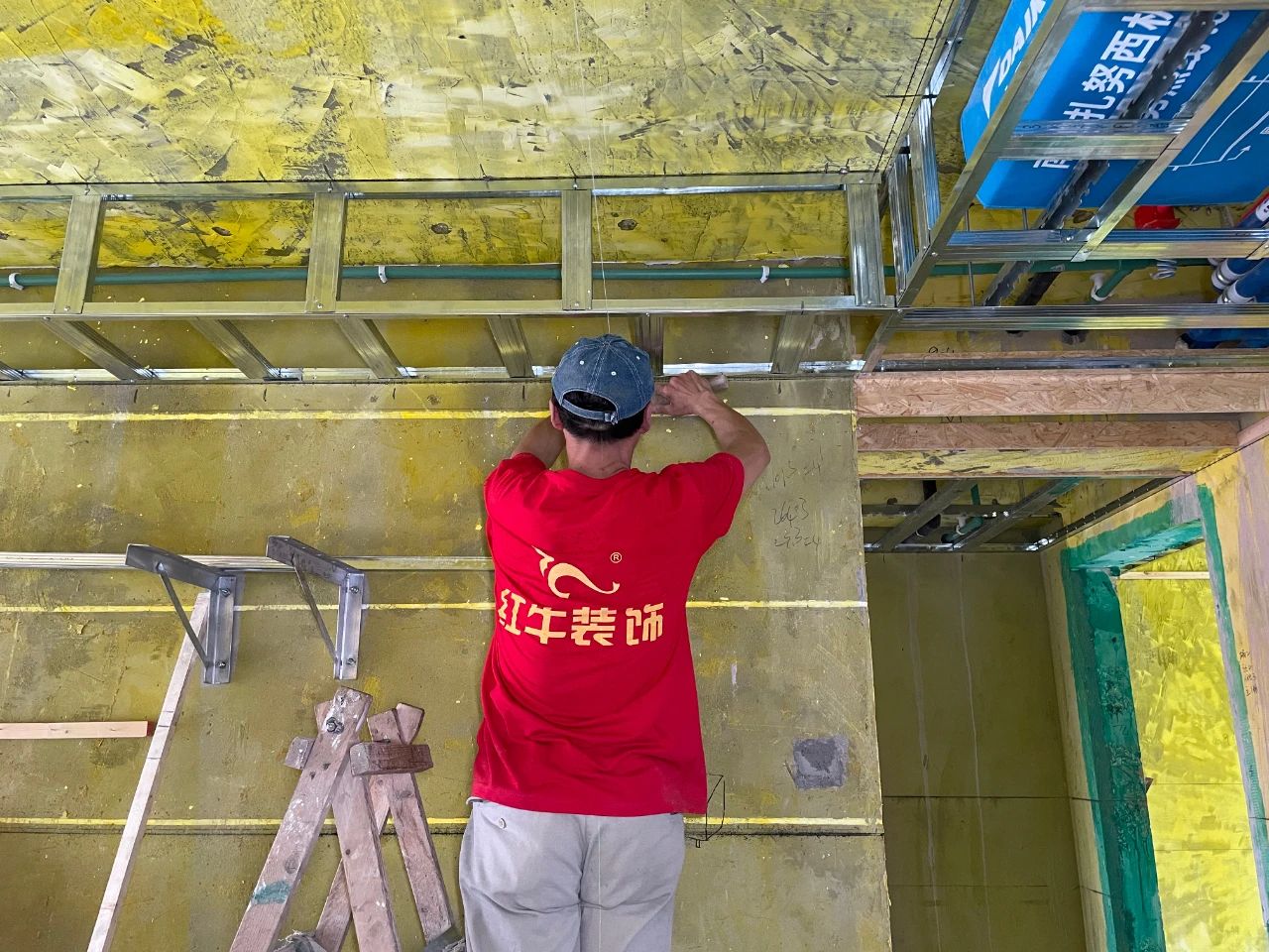 嚴控品質(zhì)，紅牛裝飾工程總監(jiān)→又雙叒叕帶隊去工地“找茬”了？！
