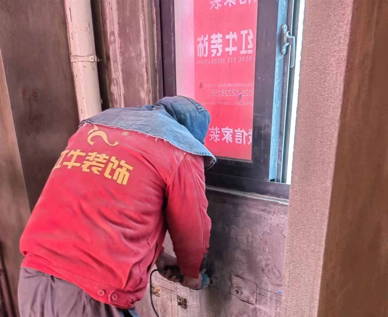 工地巡檢｜用最真實(shí)的鏡頭，揭開(kāi)紅牛裝飾“打補(bǔ)丁”的施工真相
