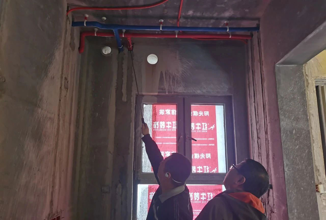 南京紅牛裝飾公司工地巡檢：雙11拼什么？我們在拼質(zhì)量！拼服務(wù)！