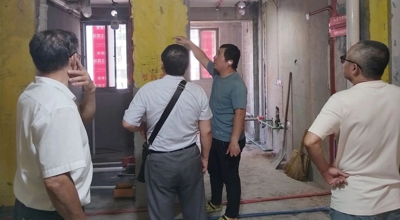 南京紅牛裝飾工地巡檢：風雨兼程抓品質(zhì)，履行承諾不停歇！