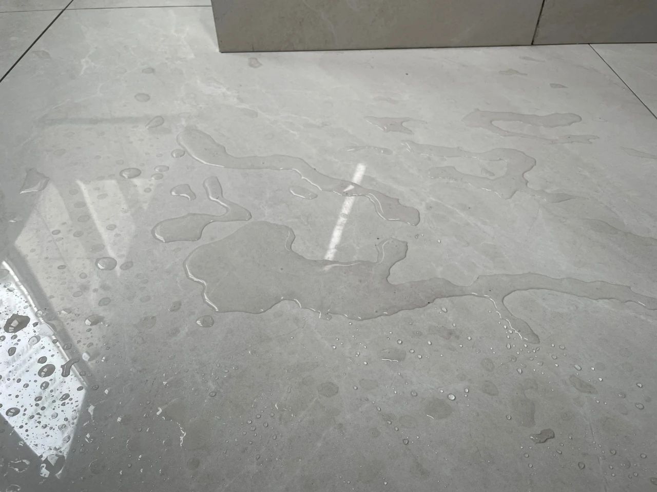 南京紅牛裝飾工地巡檢：風雨兼程抓品質(zhì)，履行承諾不停歇！