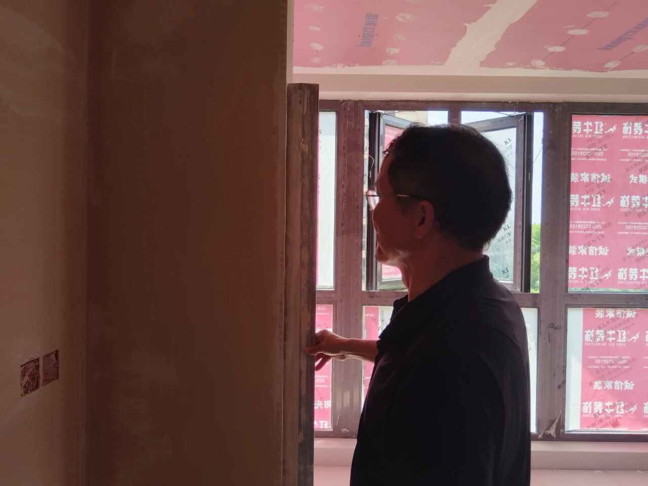 設(shè)計師工地巡檢，用腳步丈量細(xì)節(jié)，護(hù)航效果完美落地！