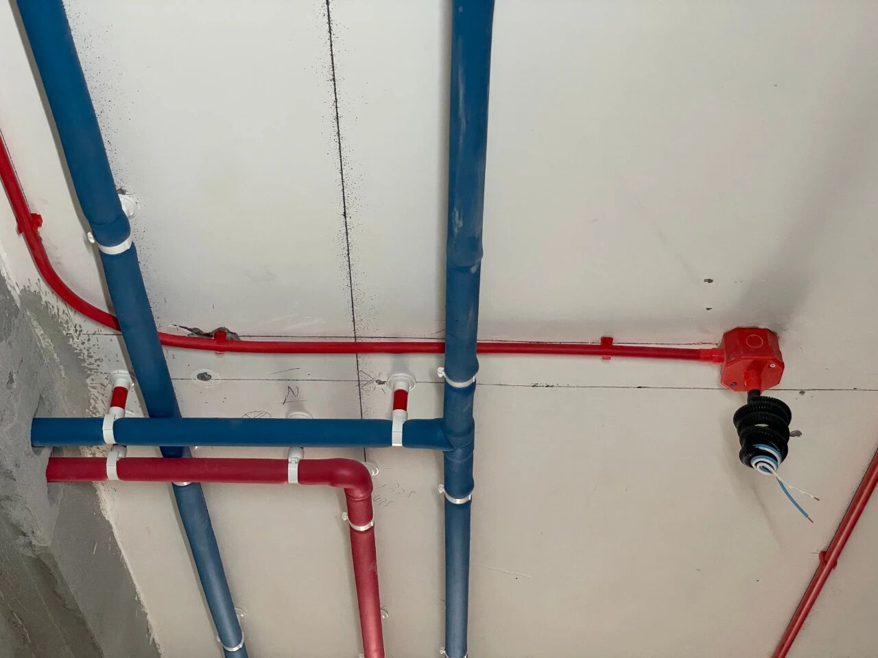 工地巡檢：雙節(jié)同慶，品質(zhì)同行，嚴把每一道工序，用心守護夢想家！