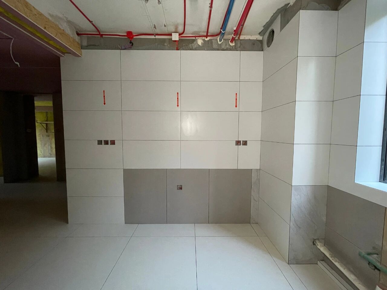 南京裝修公司紅牛裝飾工地突擊巡檢：一厘一毫堅守品質(zhì)，一心一意守護(hù)新家！