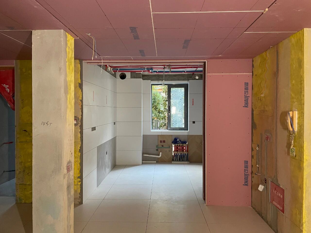 南京裝修公司紅牛裝飾工地突擊巡檢：一厘一毫堅守品質(zhì)，一心一意守護(hù)新家！