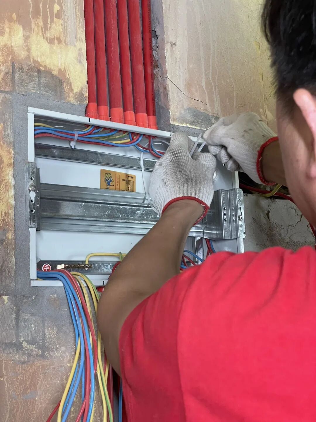 隱蔽工程不“隱蔽”！突擊水電施工現(xiàn)場(chǎng)，看得見(jiàn)的品質(zhì)與安心！